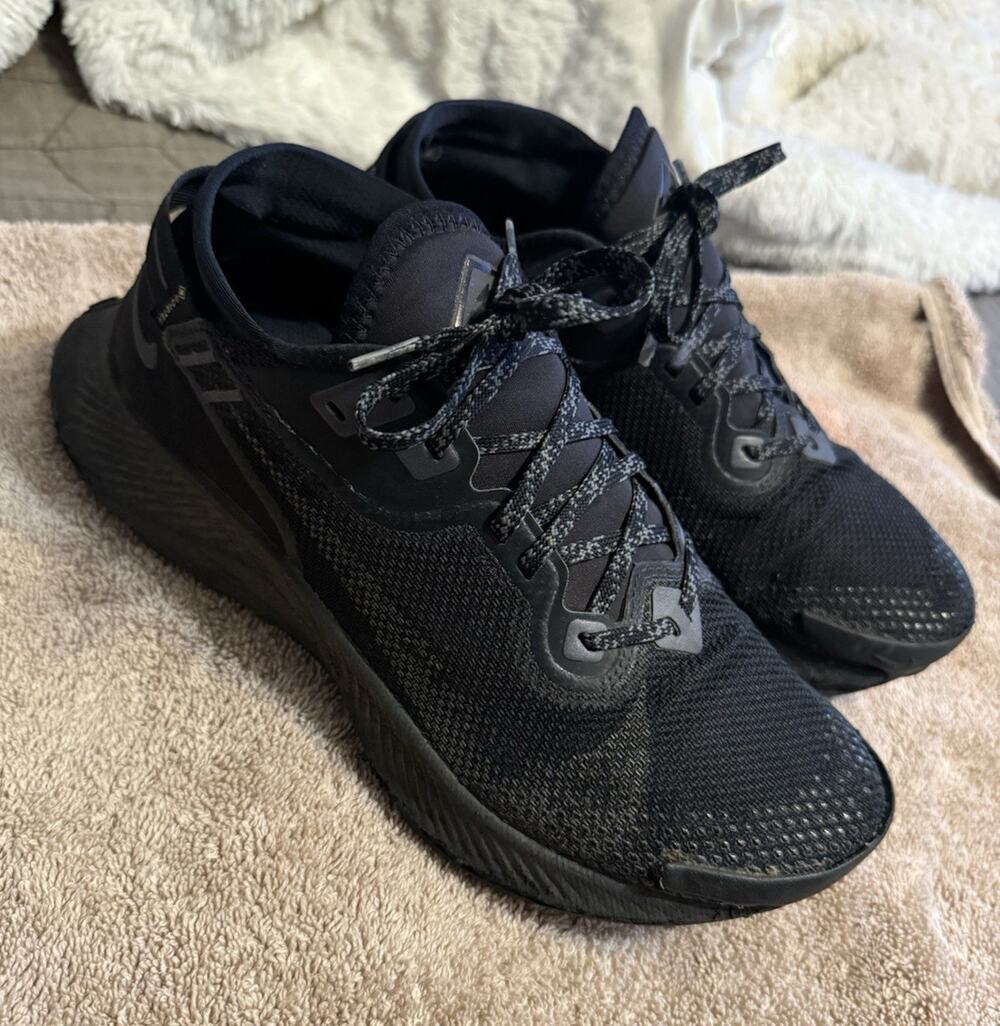 Nike Women’s Pegasus Trail 2 GORE-TEX Low Top Sneakers Black